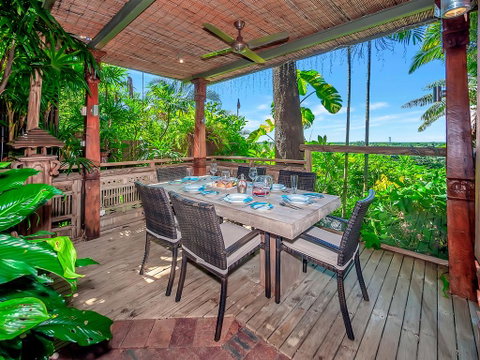 Unique, Tropical Rainforest Getaway - Pubs and Clubs 1