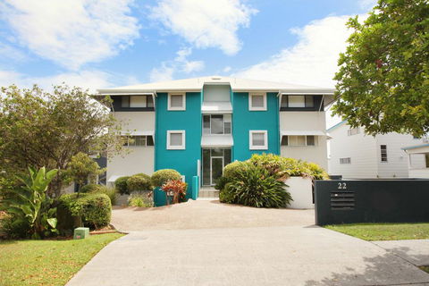 Unit 1 On The Park, Frank Street Coolum Beach: WIFI, 400 Bond, LINEN INCLUDED - Pubs and Clubs 0