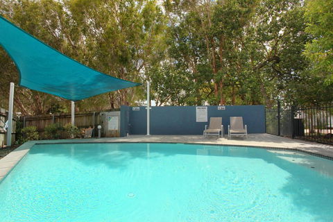 Unit 1 On The Park, Frank Street Coolum Beach: WIFI, 400 Bond, LINEN INCLUDED - Pubs and Clubs 2