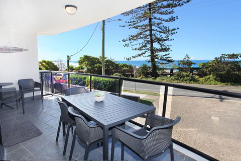 Unit 1 Phoenix Apartments, Coolum Beach - Pubs and Clubs 1
