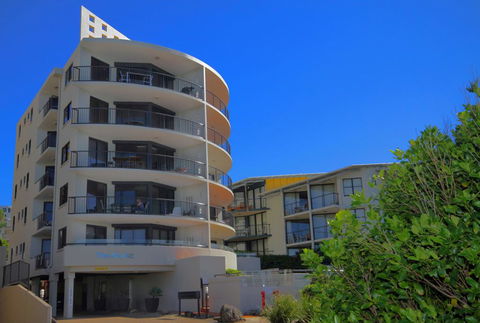 Unit 1, The Rocks, 1746 David Low Coolum Beach - 500 Bond - Pubs and Clubs 0
