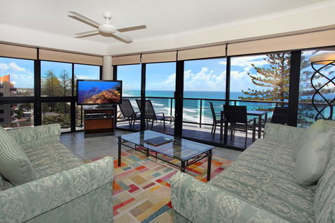 Unit 10, Phoenix Apartments, 1736 David Low Way, Coolum Beach - Pubs and Clubs 3