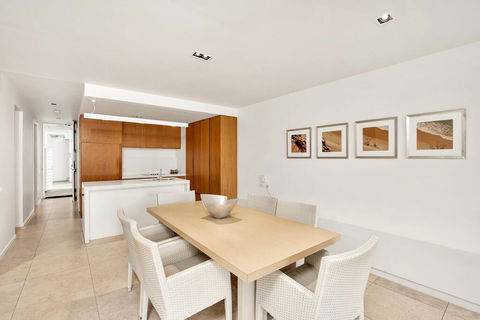 Unit 106 Plantation Resort - Rainbow Beach, Walk To Beach, Views, Aircon, Pool, Plantation Resort - Pubs and Clubs 3