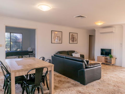 Unit 1@Tee Jays - Pubs and Clubs 1