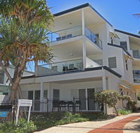 Unit 2 Beach Gallery 9 Andrew Street Point Arkwright 500 BOND LINEN SUPPLIED - Pubs and Clubs