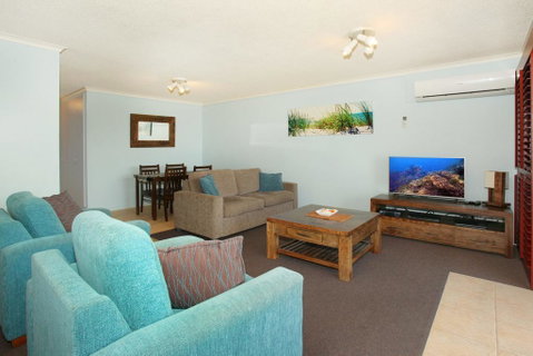 Unit 2, Biriny Lodge, 1686-1689 David Low Way Coolum Beach - Pubs and Clubs 2