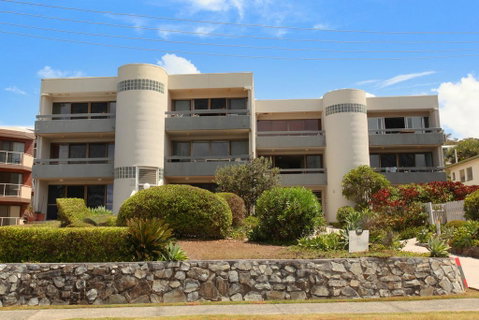 Unit 2, Biriny Lodge, 1686-1689 David Low Way Coolum Beach - Pubs and Clubs 0