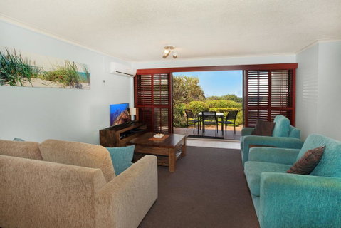 Unit 2, Biriny Lodge, 1686-1689 David Low Way Coolum Beach - Pubs and Clubs 3