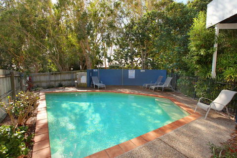 Unit 2, On The Park, 22 Frank Street Coolum Beach, 400 BOND, LINEN INCLUDED - Pubs and Clubs 1