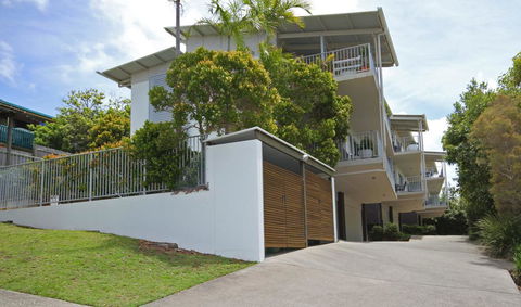 Unit 2, Sea Breeze Villas- 39 First Avenue Coolum - WIFI, 400 Bond - Pubs and Clubs 0