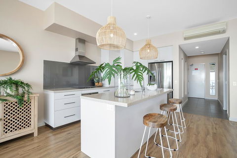 UNIT 35 Whitsundays - Pubs and Clubs 2