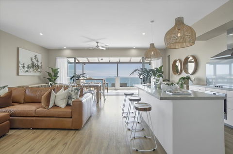 UNIT 35 Whitsundays - Pubs and Clubs 0