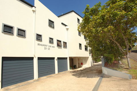 Unit 4, Beaumont Sur Mer, 13 - 15 Pacific Terrace Coolum Beach, 400 BOND, LINEN SUPPLIED - Pubs and Clubs 2
