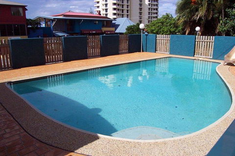 Unit 4, Cooltoro Court, 7 Frank Street Coolum Beach, 400 BOND, LINEN INCLUDED - Pubs and Clubs 1