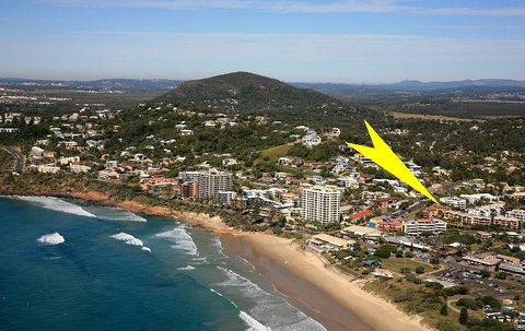 Unit 4, Cooltoro Court, 7 Frank Street Coolum Beach, 400 BOND, LINEN INCLUDED - Pubs and Clubs 2