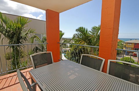 Unit 4, Cooltoro Court, 7 Frank Street Coolum Beach, 400 BOND, LINEN INCLUDED - Pubs and Clubs 0