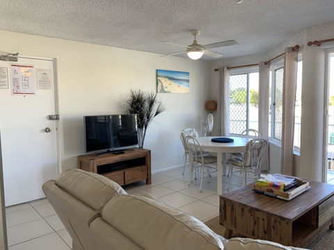 Unit 6 'mainsail Apartments' Free Wifi! - Pubs and Clubs 2