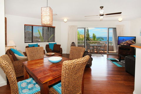 Unit 9, Coolum Blueseas Apartments, 59-61 Coolum Tce, Coolum Beach, 400 BOND, LINEN INCLUDED - Pubs and Clubs 3