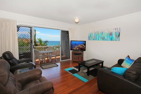 Unit 9, Coolum Blueseas Apartments, 59-61 Coolum Tce, Coolum Beach, 400 BOND, LINEN INCLUDED - Pubs and Clubs 2
