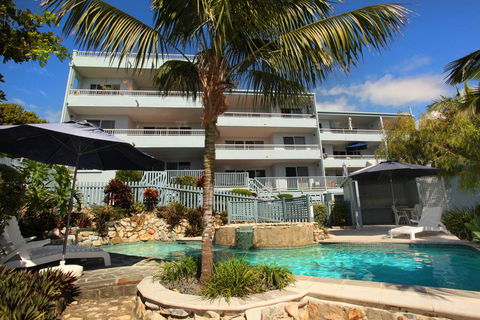 Unit 9, Coolum Blueseas Apartments, 59-61 Coolum Tce, Coolum Beach, 400 BOND, LINEN INCLUDED - Pubs and Clubs 1