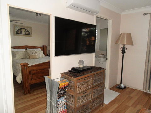 Unwind In This Gorgeous Retreat - Pubs and Clubs 3