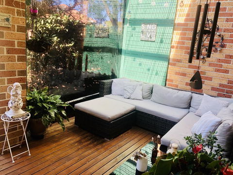 Unwind In This Gorgeous Retreat - Pubs and Clubs 1