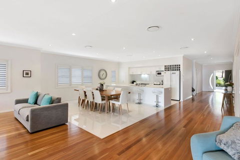 Unwined - Pubs and Clubs 2