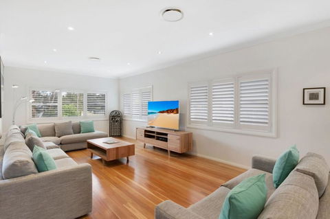 Unwined - Pubs and Clubs 1