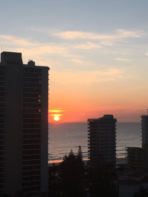 Upmarket Resort At Beach Surfers Paradise URGC - Pubs and Clubs 2