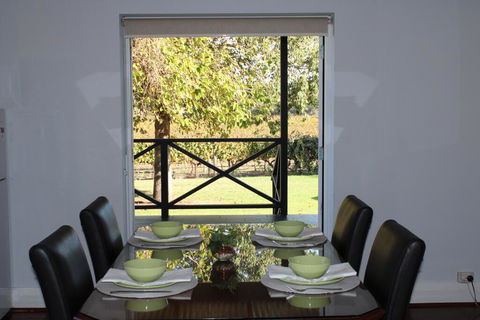 Upper Reach Spa Cottage - Pubs and Clubs 2