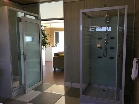 Urban Edge Apartments Bendigo - Pubs and Clubs 1