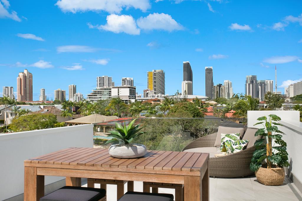 Broadbeach Waters QLD Go Out