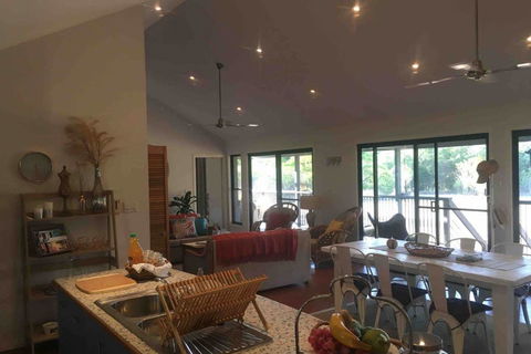 Valley Views Lodge Port Douglas - Pubs and Clubs 0