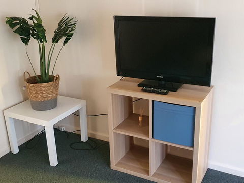 Value 2 Bed Villa Close To QEH + Airport + City + Beach - Pubs and Clubs 1