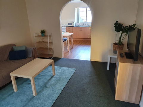 Value 2 Bed Villa Close To QEH + Airport + City + Beach - Pubs and Clubs 2