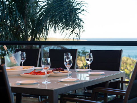 Venabu On Garuwa, 20 Garuwa Street - Spectacular House With Fabulous Views - Pubs and Clubs 2