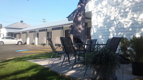 Verandah Motel - Pubs and Clubs 0