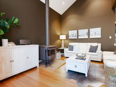 Venabu On Garuwa, 20 Garuwa Street - Spectacular House With Fabulous Views - Pubs and Clubs 3