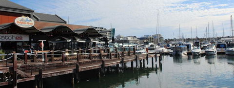 Venetian Canal 1 Bedroom Apartment - Pubs and Clubs 1