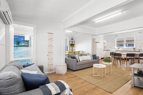 Victoria Parade, 29B - Pubs and Clubs 2