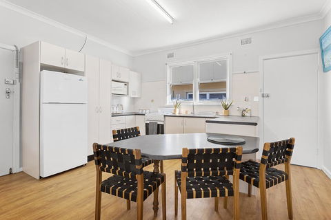 Victoria Parade, 29B - Pubs and Clubs 3