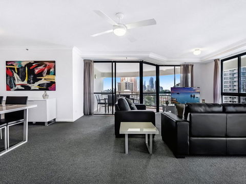 Victoria Square 2 Bed Ocean View Broadbeach - Pubs and Clubs 2