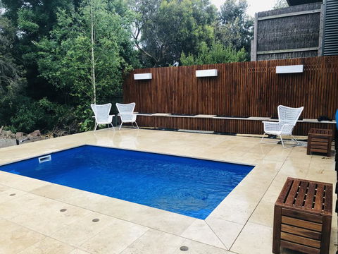 Victorian Beach House - Pubs and Clubs 1