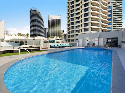 Victoria Square 2 Bed Ocean View Broadbeach - Pubs and Clubs 3