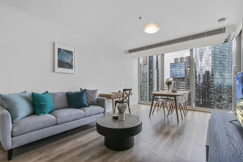 Views And Hotel-style Extras In A Great Location - Go Out 2