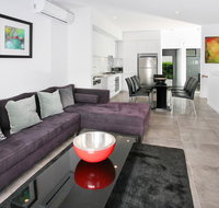 Views from Red Hill - Modern and Spacious Split-Level Executive 3BR Red Hill Apartment Close to CBD - Pubs and Clubs