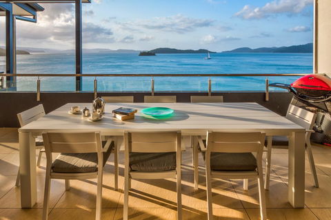 Villa 16 The Edge On Hamilton Island - Pubs and Clubs 3