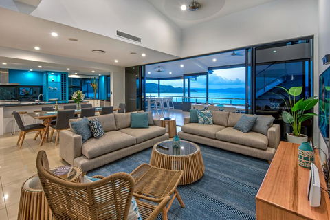 Villa 16 The Edge On Hamilton Island - Pubs and Clubs 2