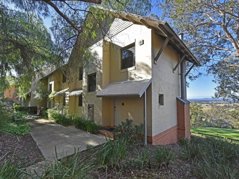 Villa 2br 540 Greenview Resort Condo Located Within Cypress Lakes Resort Nothing Is More Central - Pubs and Clubs 3