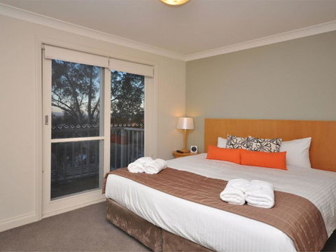 Villa 3br Bordeaux Resort Condo Located Within Cypress Lakes Resort (nothing Is More Central) - Pubs and Clubs 2